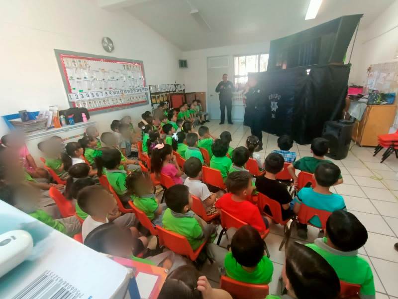 Con platicas, talleres y teatrino concientizan a la niñez sobre la prevención