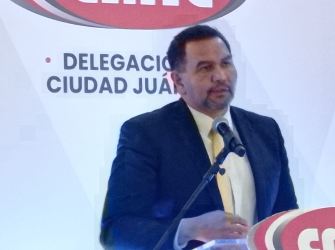 Destaca alcalde fortalezas del sector de la construcción.