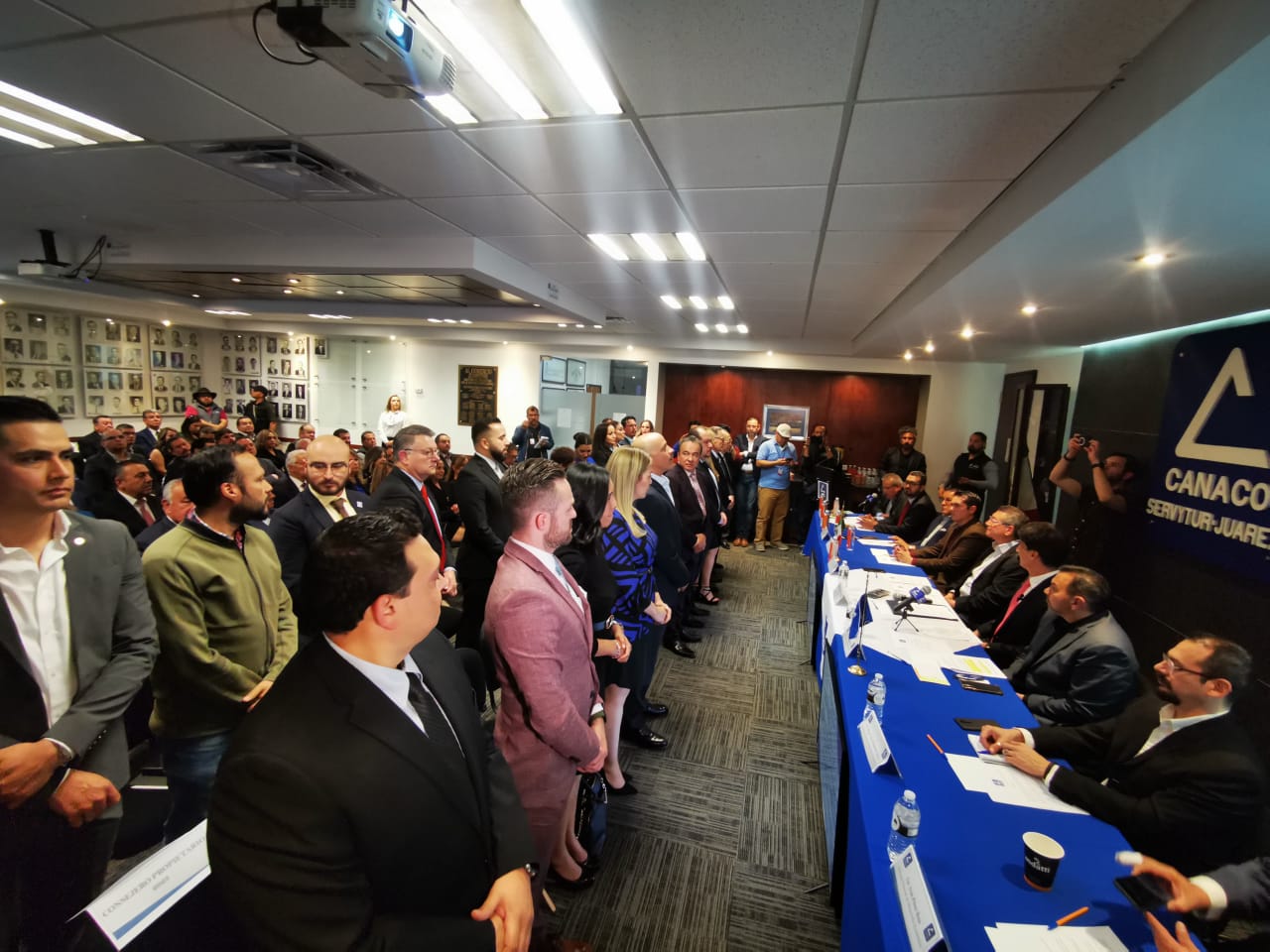 Ante autoridades, ratifica consejo de CANACO a Rogelio Ramos como dirigente.