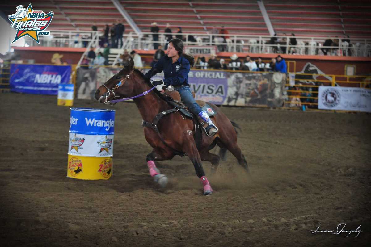 Paulina Luna refrendó su título nacional en categoría juvenil de la Carrera de barriles