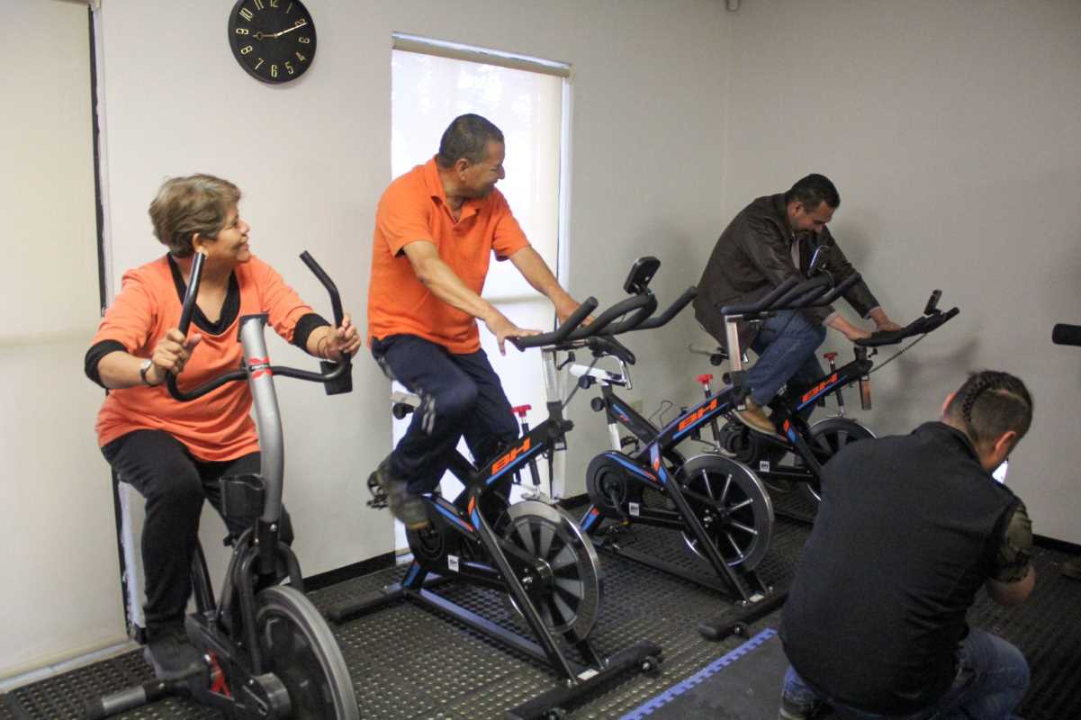 Rehabilitan gimnasio de la asociación “Época de Oro”