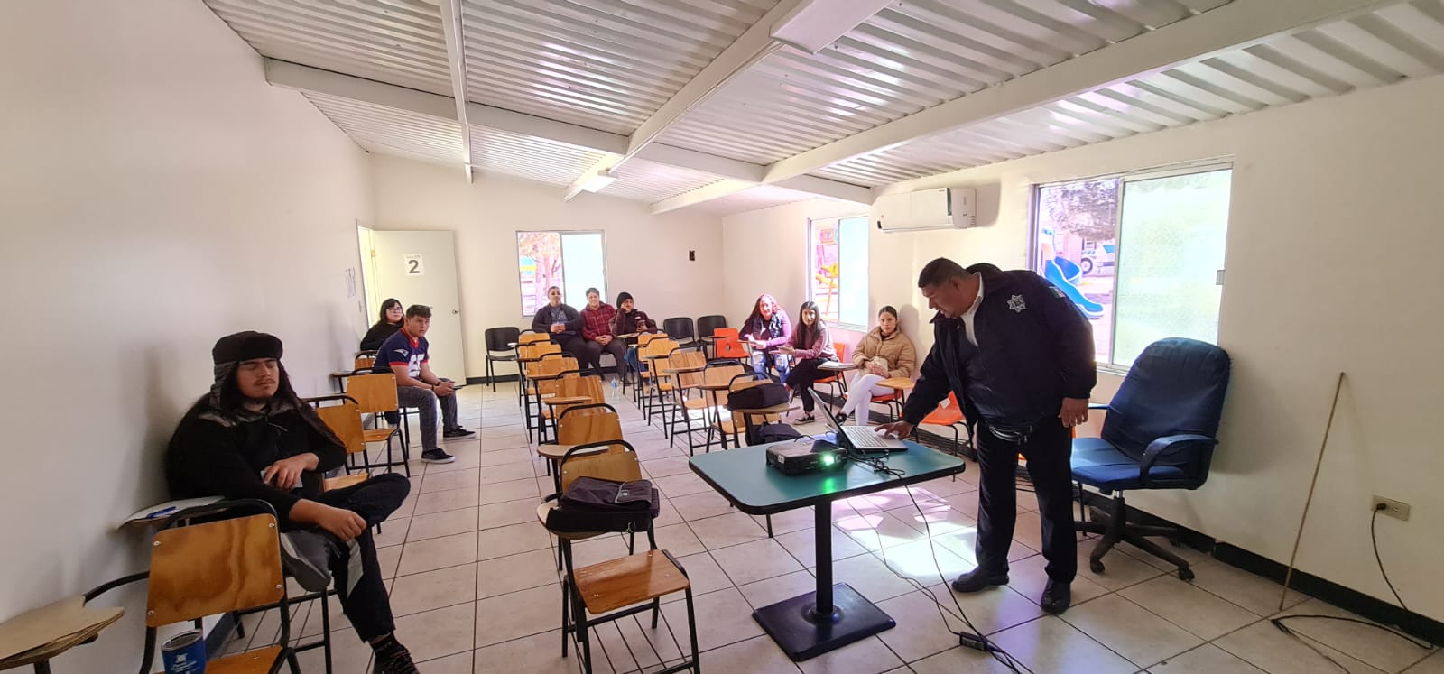 Acudieron jóvenes al curso básico de manejo de Seguridad Vial