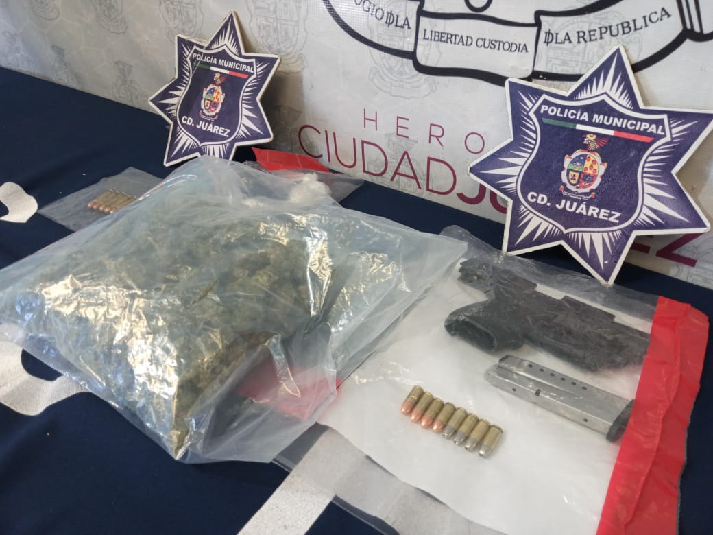 Detuvieron a pareja sentimental en posesión de una pistola, marihuana y cristal