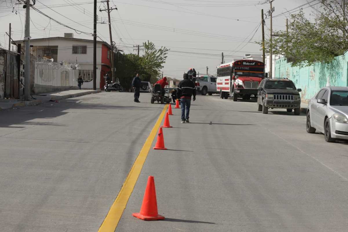 Reciben vecinos de La Cuesta obras de pavimentación de la calle Sierra Mazapil
