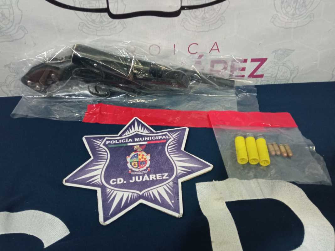 Policías municipales aseguraron escopeta calibre 20 y varios cartuchos útiles
