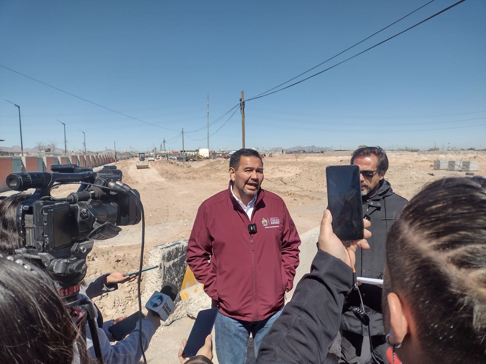 Supervisan avance en pavimentación de calles en el sur oriente.