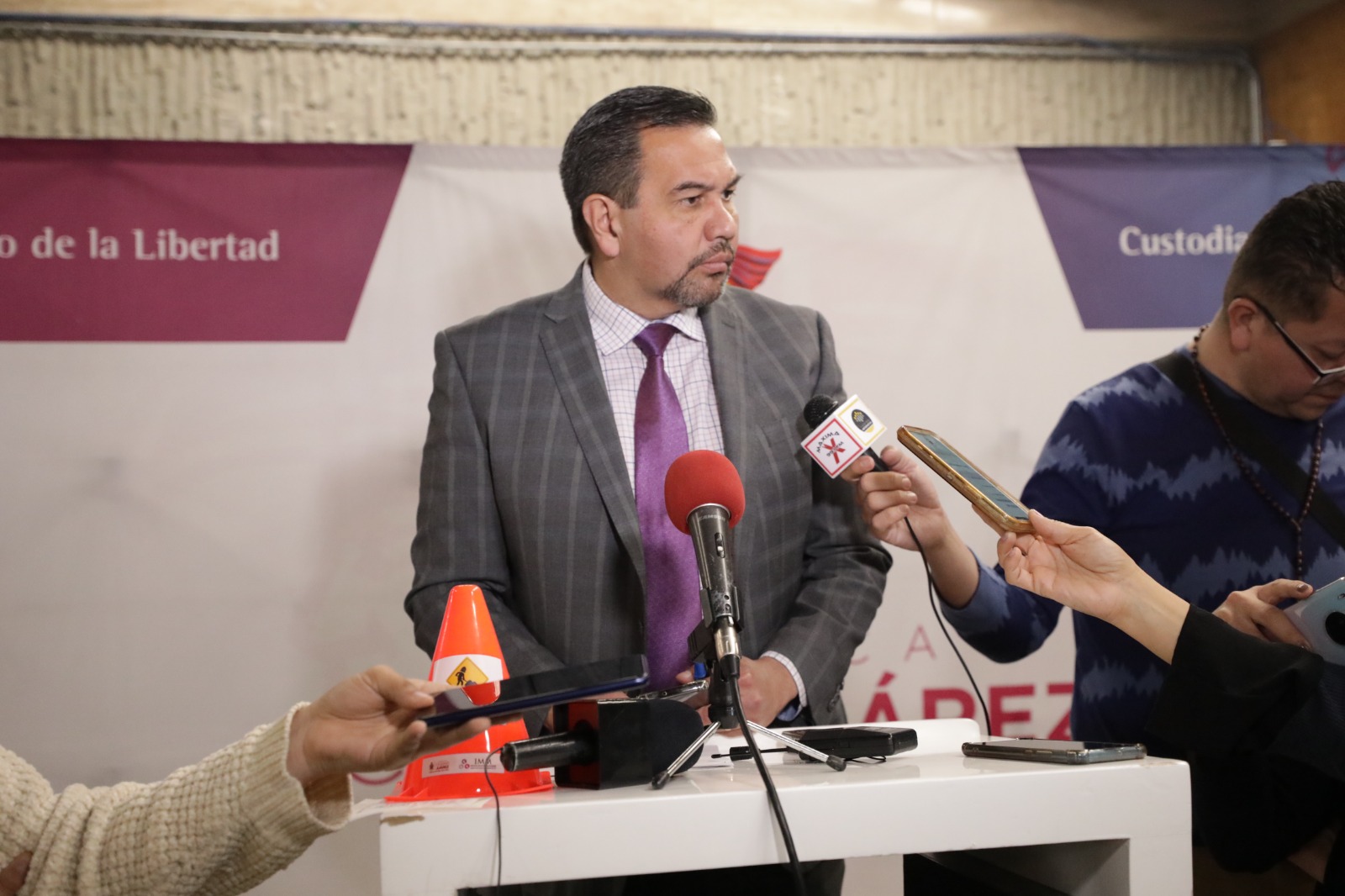 Persiste trato humanitario, pero no se tolerarán faltas a la ley.