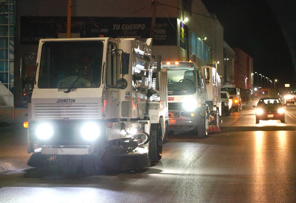 Llevan Cruzada Nocturna a la calle Pedro Rosales de León.