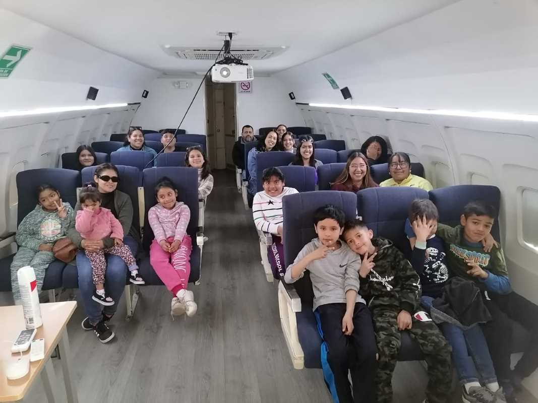 Visitaron el Biblioavión familias juarenses de distintos puntos de la ciudad