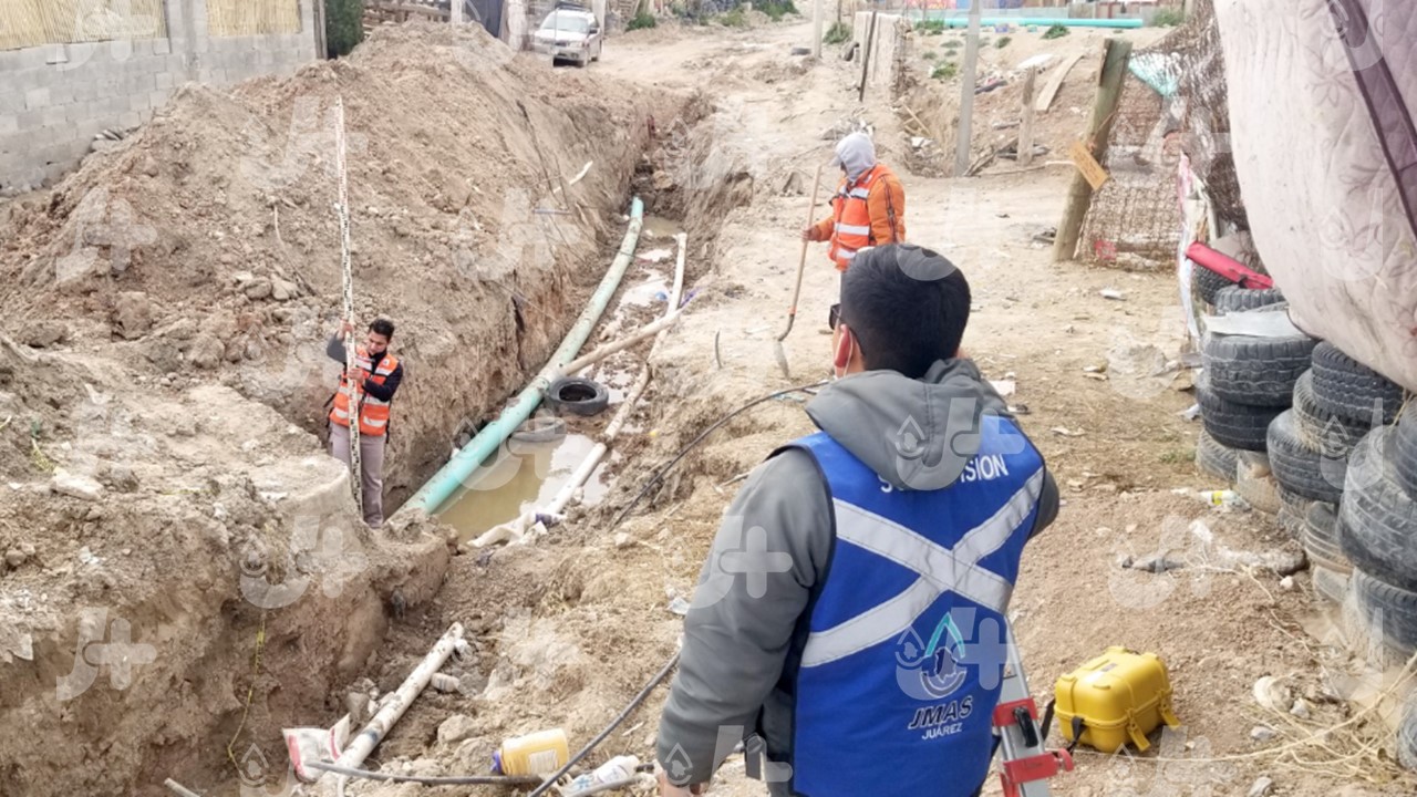 La JMAS instala tubería en la colonia Felipe Ángeles