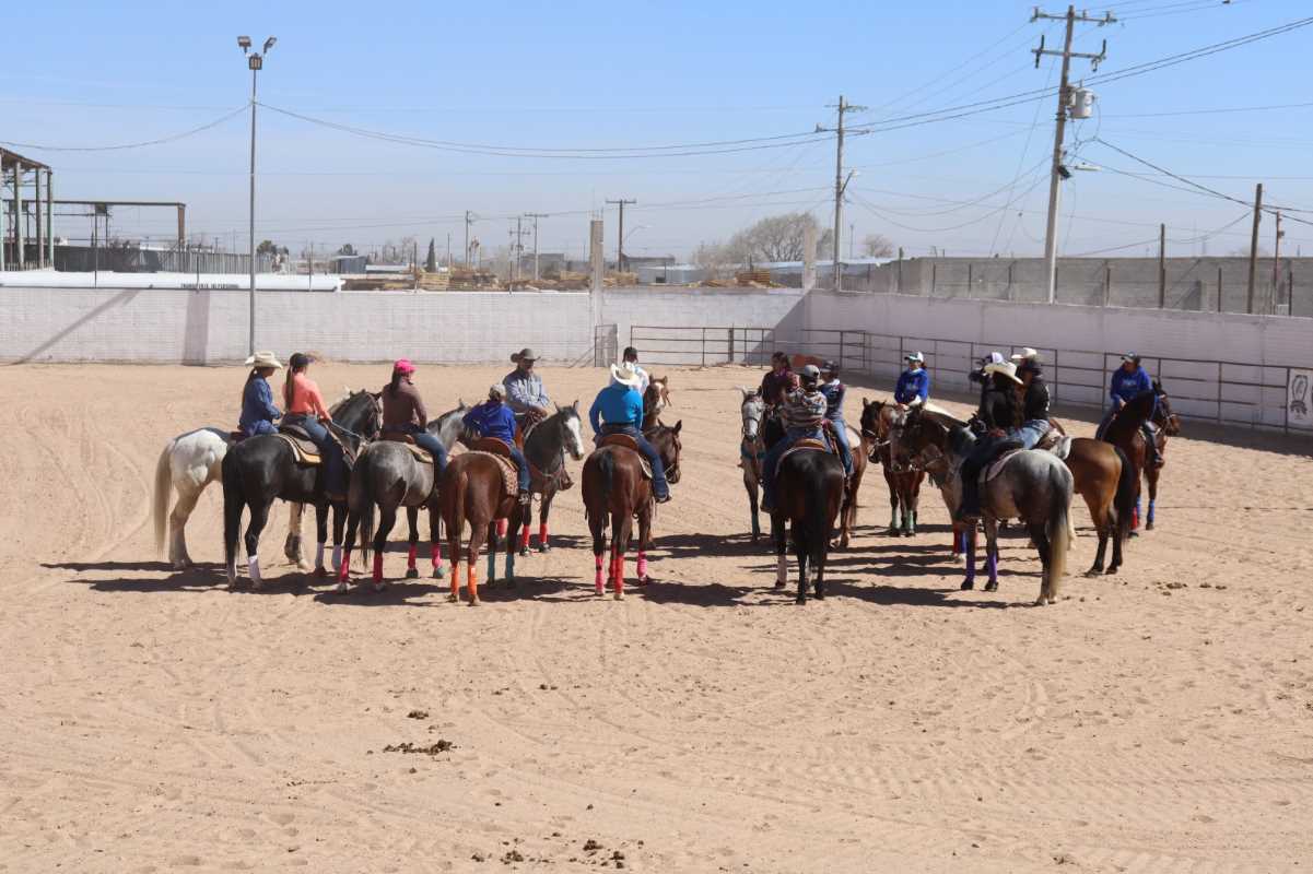 Iniciaron clínica de rodeo para amazonas de Ciudad Juárez