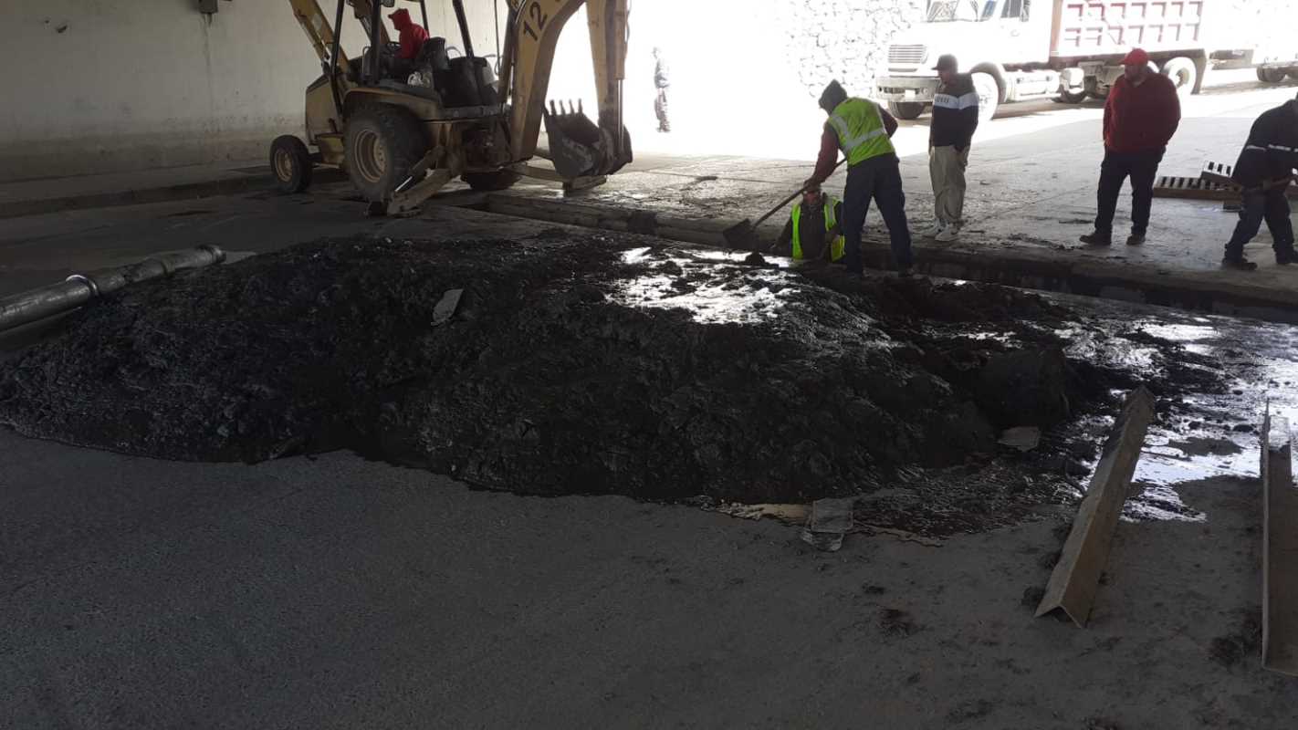 Retiran basura y lodo en el paso a desnivel Paso del Norte