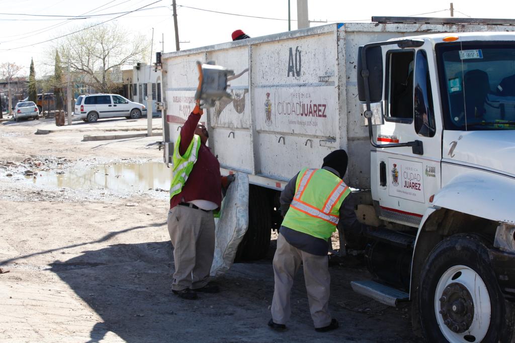Retiran 4.2 toneladas de tiliches en la colonia Villas del Sur