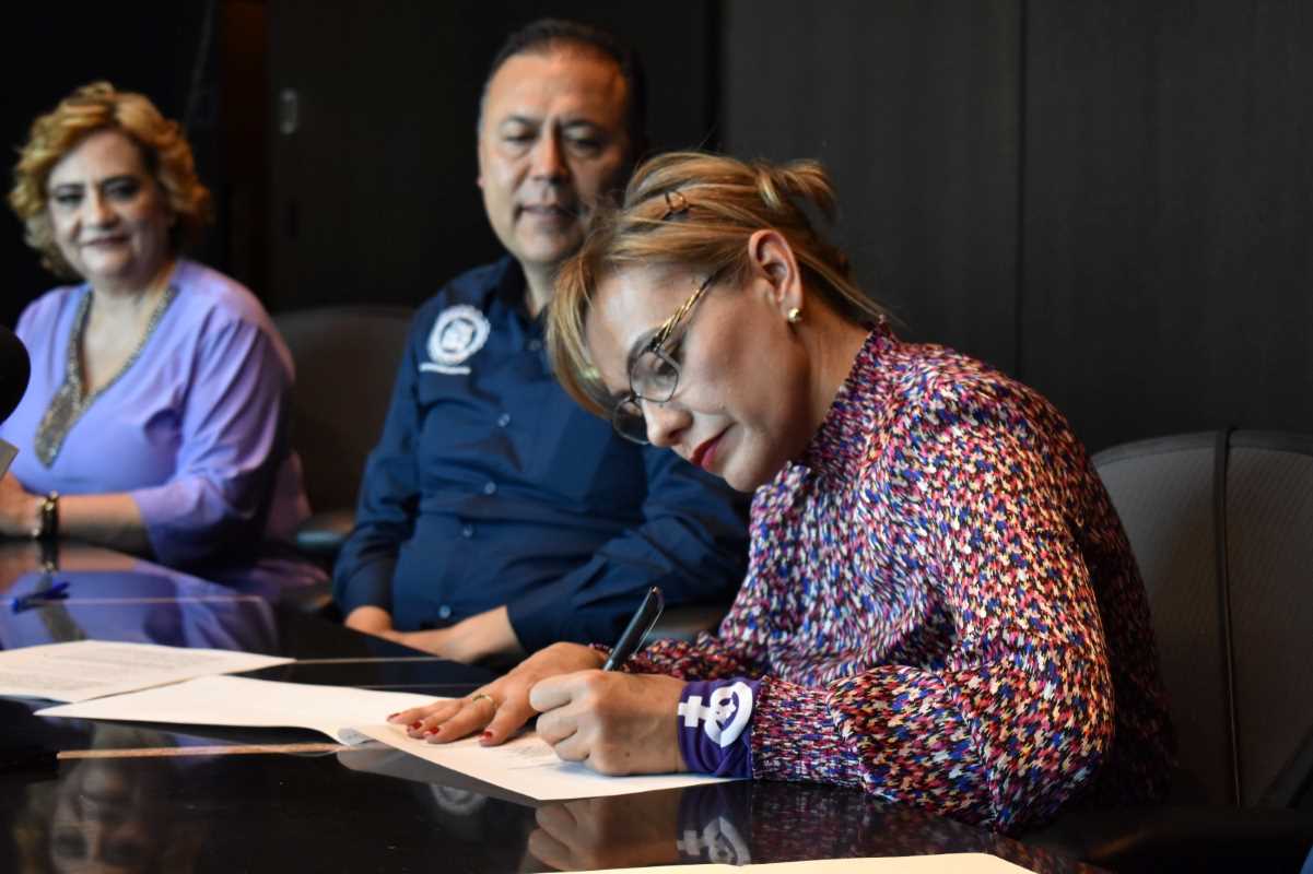 Firman IMM y Total Gas convenio para promover autonomía económica de las mujeres