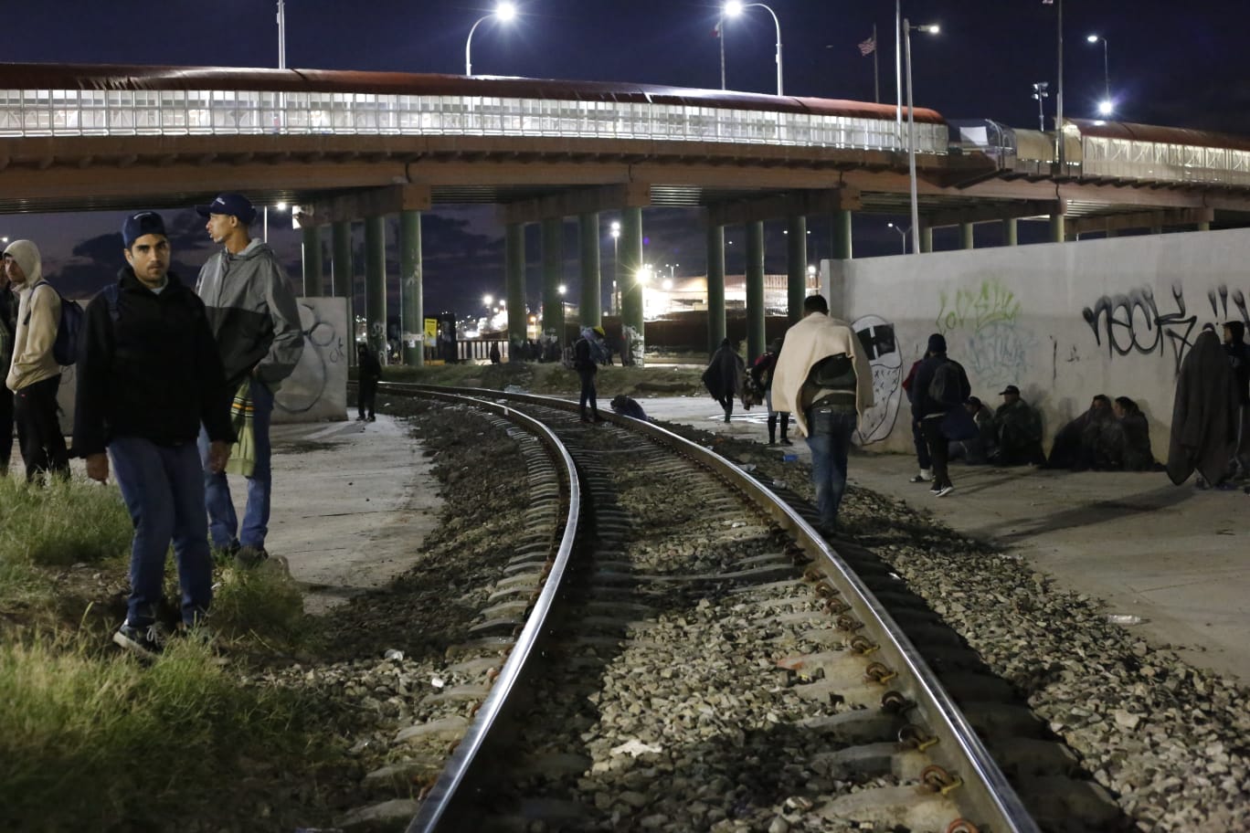 Demandan migrantes mal trato y robos por parte de elementos policiacos.