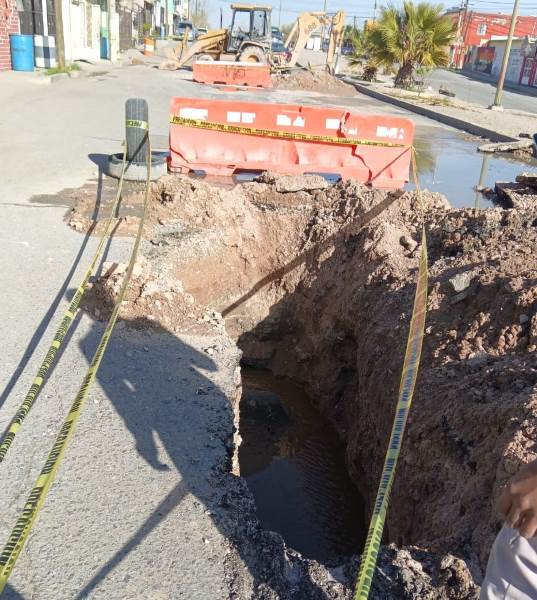 Reemplaza la JMAS tubería de alcantarillado