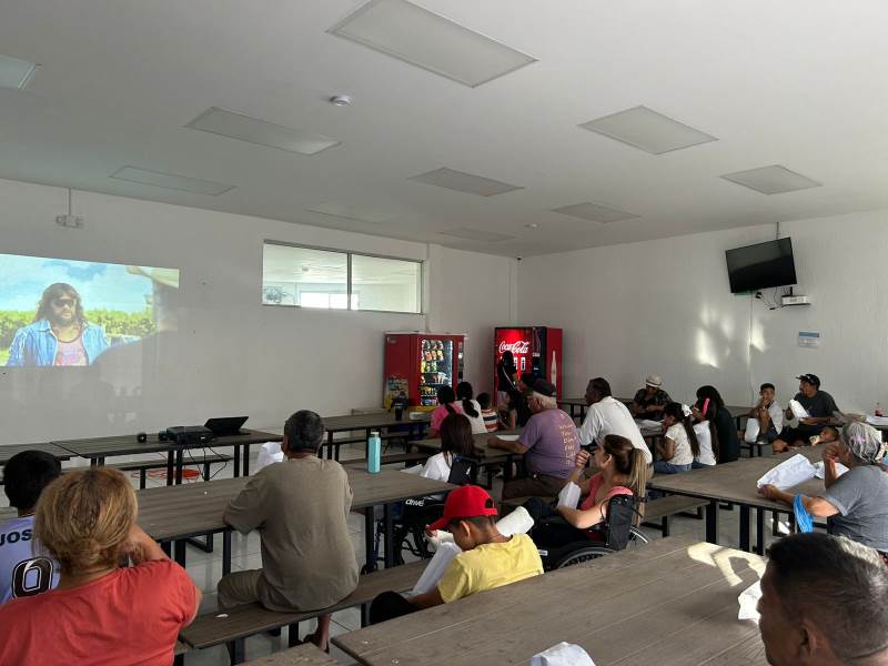Promueven cultura y derechos humanos con función de cine en albergue Felipe Ángeles