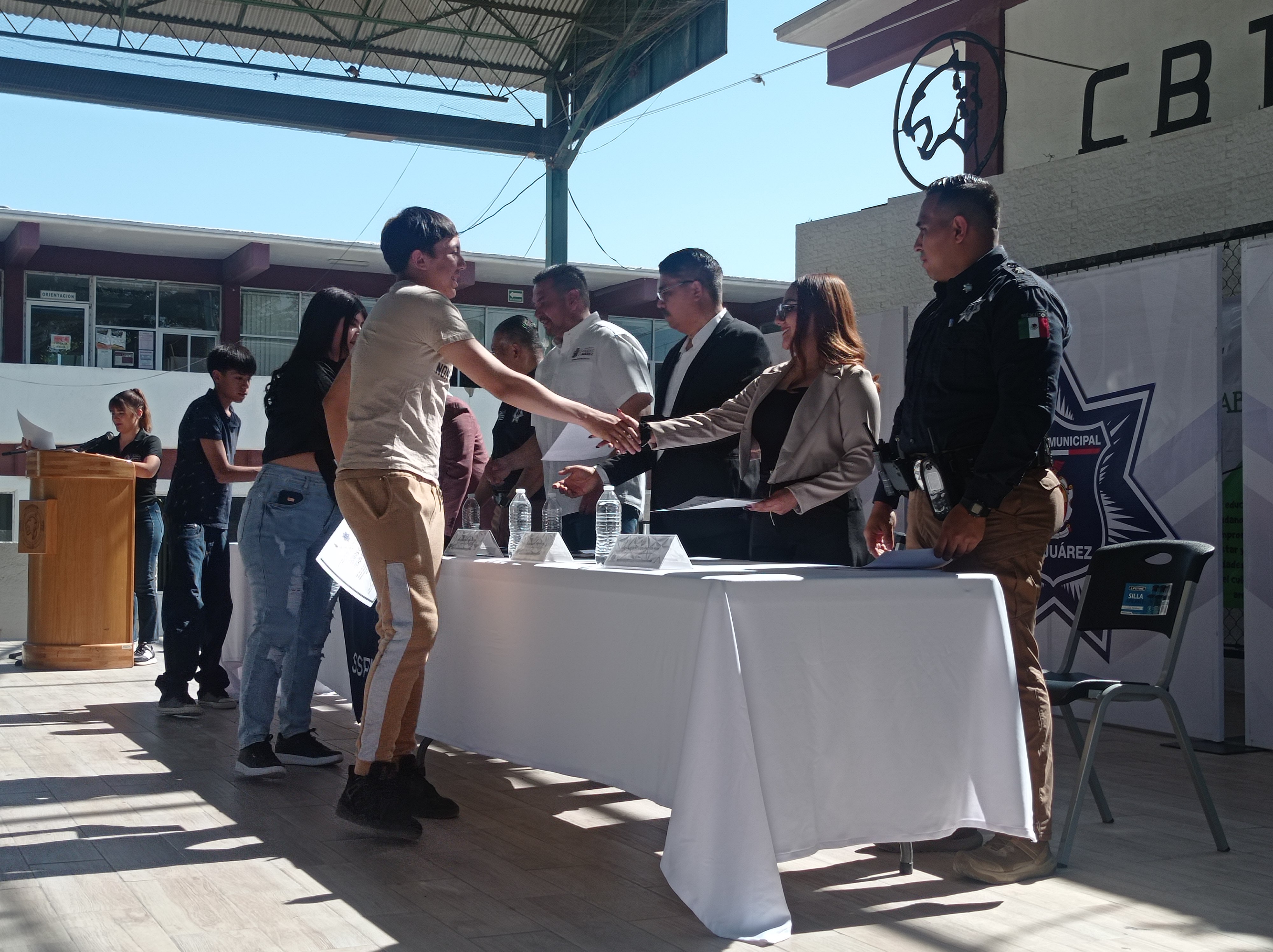 Entrega SSPM constancias a jóvenes tras concluir programa Valórate.