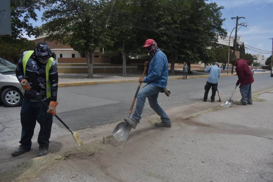 Limpian calles aledañas al gimnasio Universitario por evento deportivo