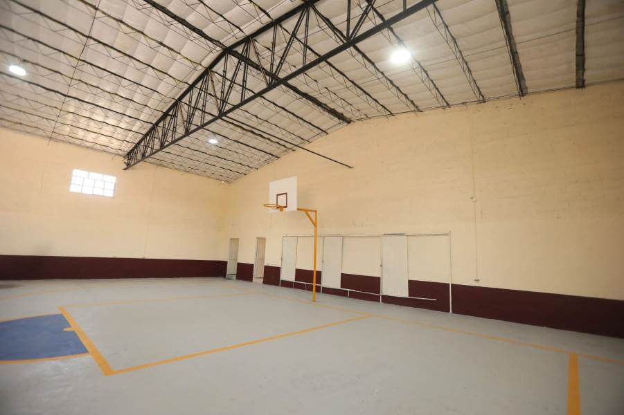 Entrega Presidente Pérez Cuéllar rehabilitación del auditorio en la Primaria Francisco I. Madero