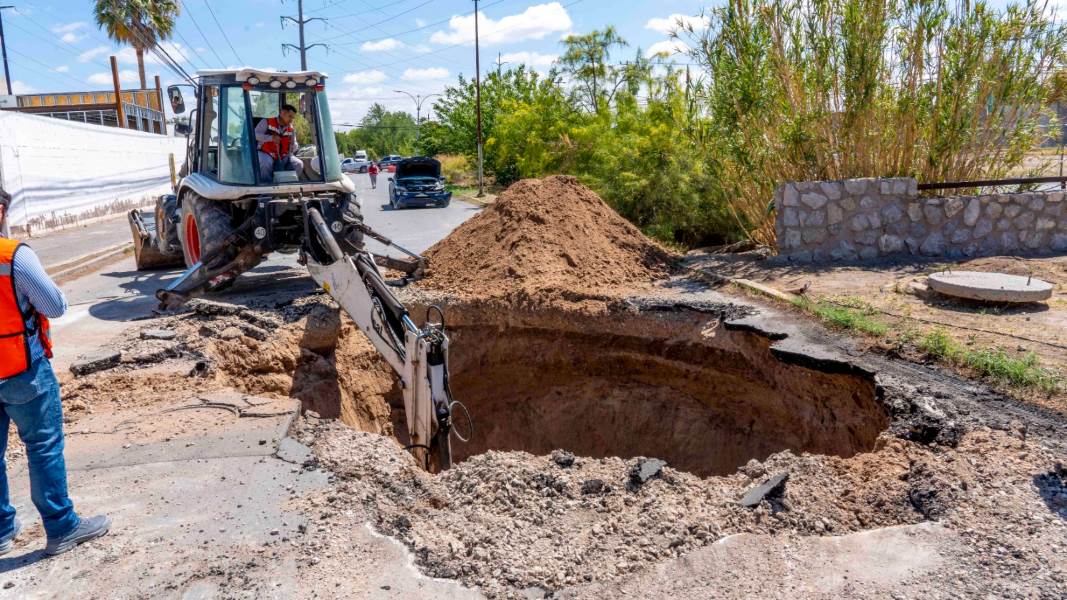 JMAS repara hundimiento en Campos Elíseos tras lluvias
