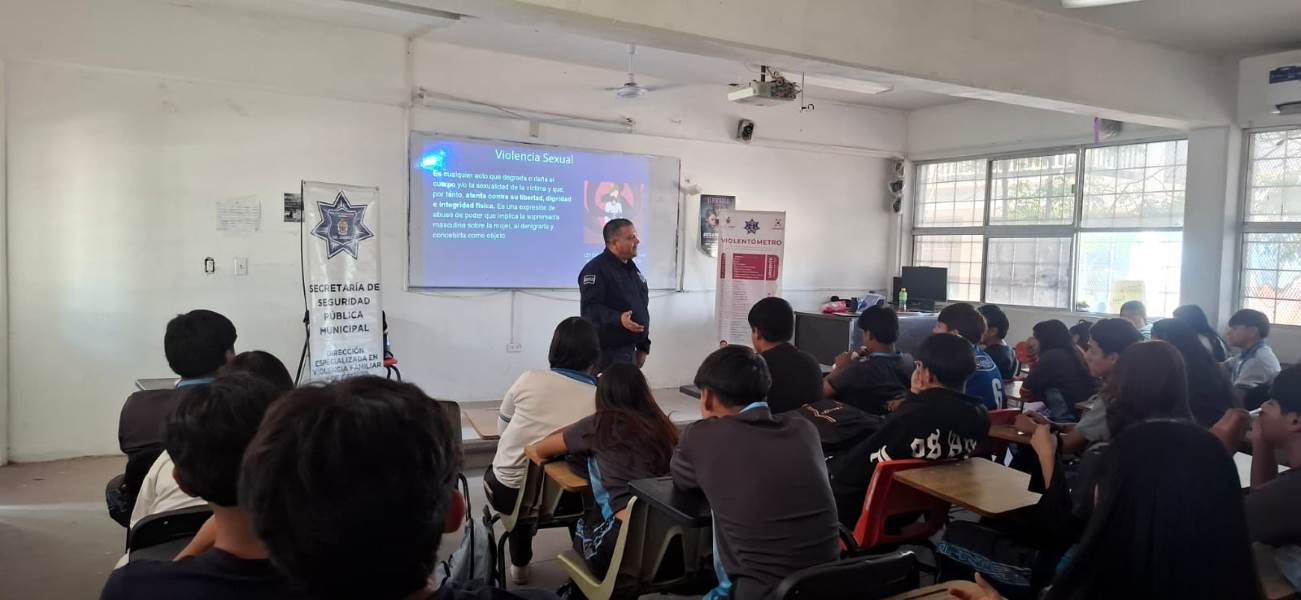 DEVIFG imparte pláticas sobre violencia familiar a estudiantes de preparatoria