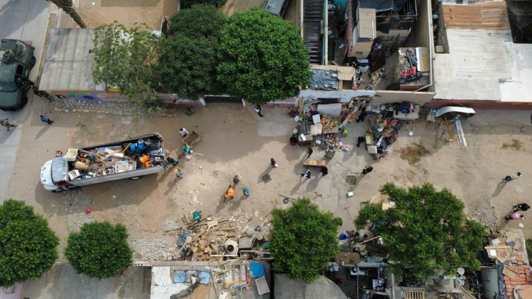 Retira Municipio cuatro dompes de tiliches y escombro en la colonia Buenos Aires