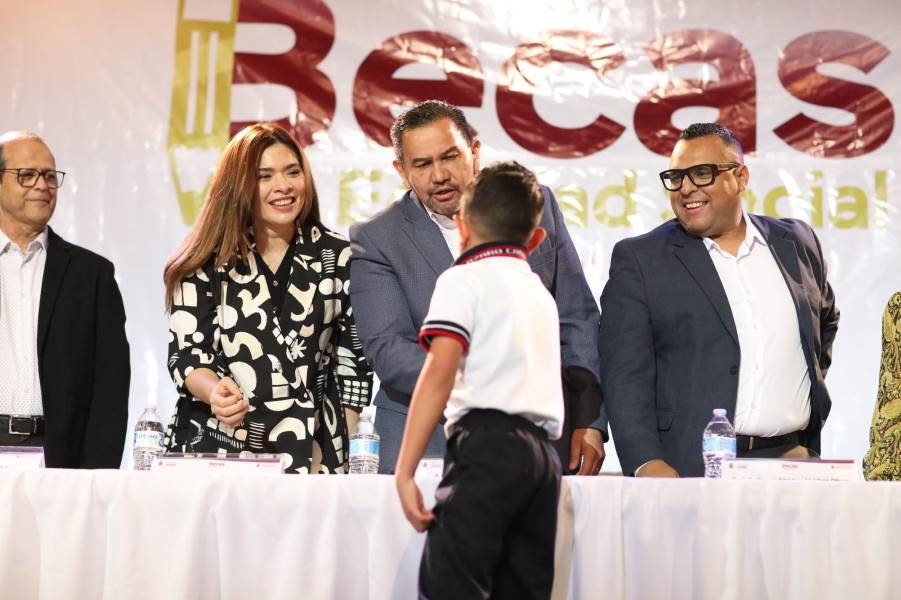 Terminó entrega de casi 10 mil becas de equidad social