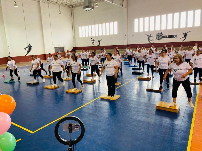 Conviven madres de familia en gimnasio “Extremadura”