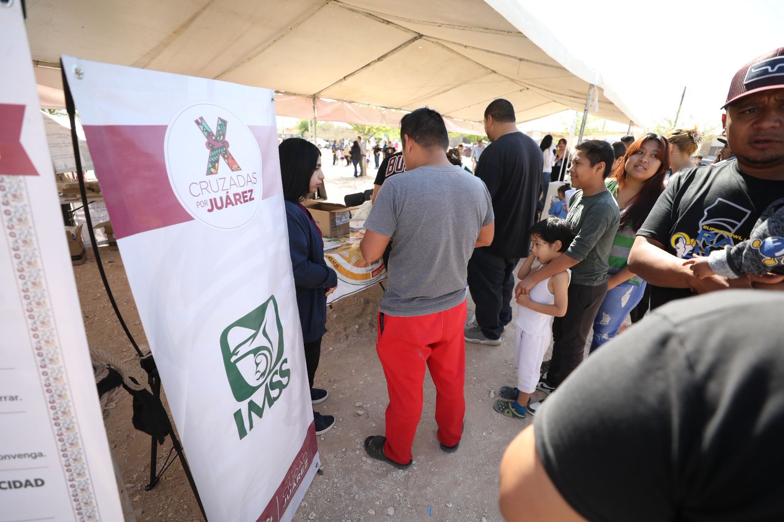 Se beneficiaron vecinos de la colonia Sierra Vista con servicios y apoyos del Municipio