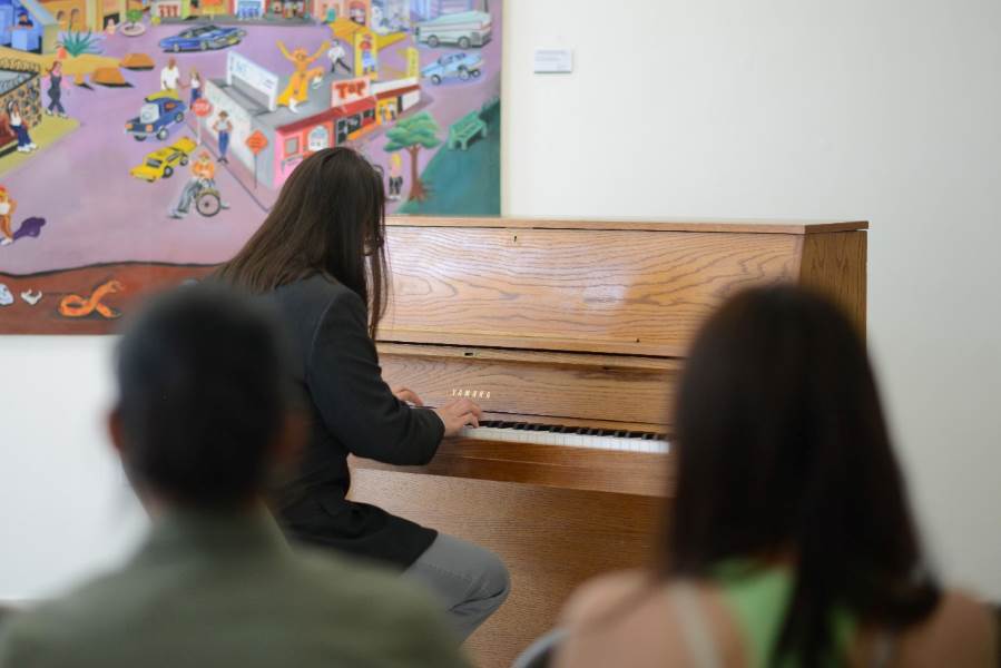 Jóvenes pianistas brillan en el recital “Do-Mi-ngo de Música, Arte y Cultura” en el MAHCH