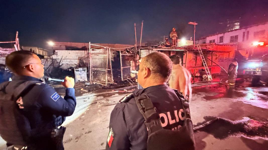 Policías municipales rescataron a hombre de conato de incendio en la zona Centro