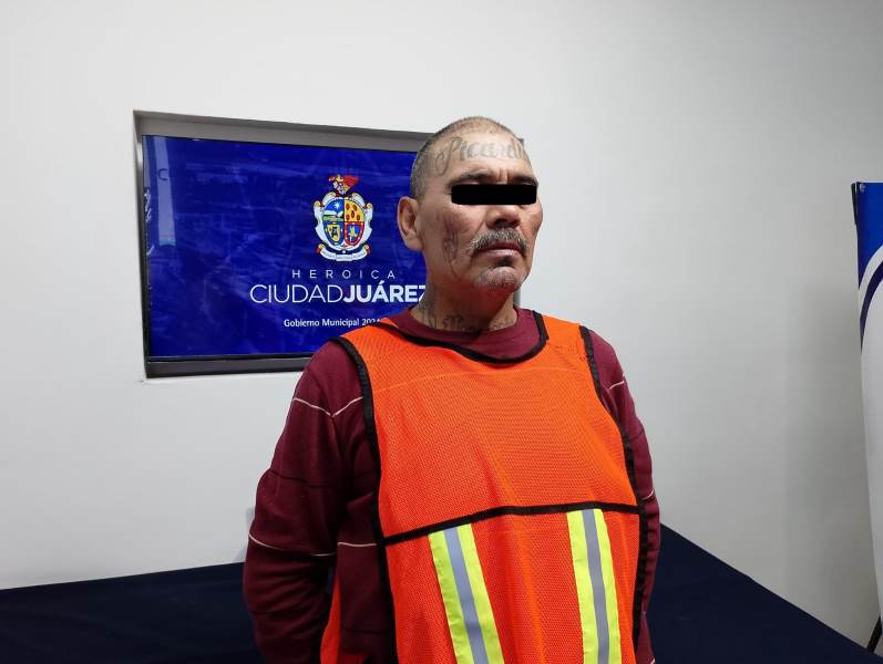 Detienen a hombre acusado de robo con violencia en expendio