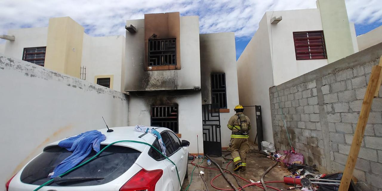 Reportan fallecimiento de dos mujeres durante incendio en vivienda.
