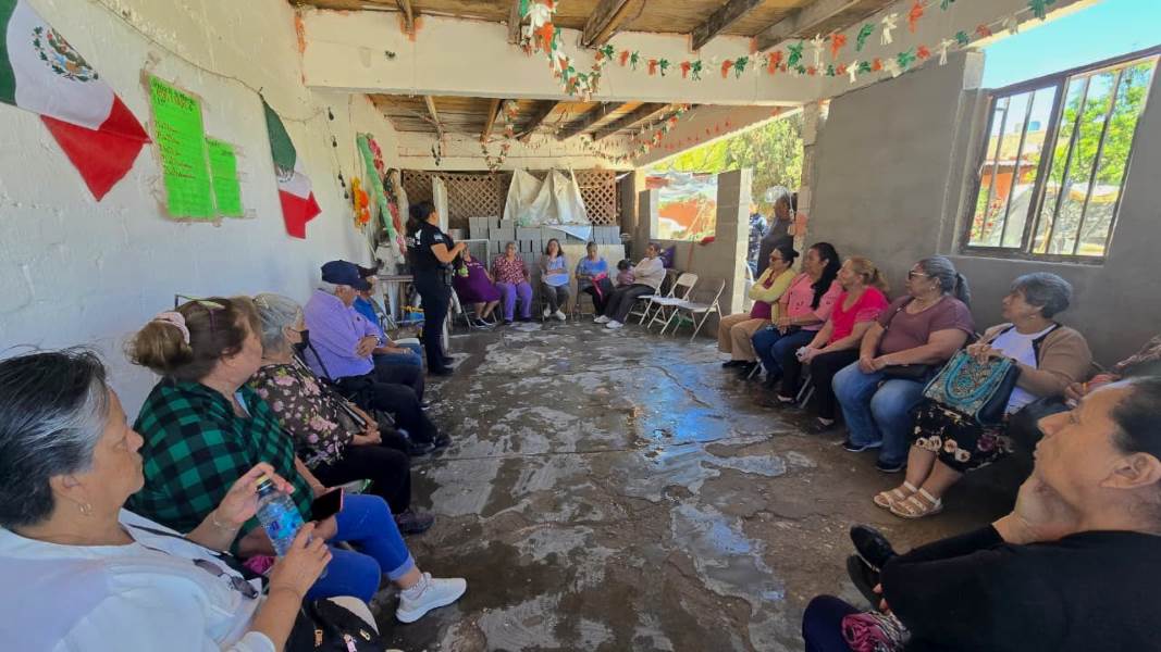 Imparte SSPM plática sobre violencia familiar a adultos mayores en colonia Felipe Ángeles