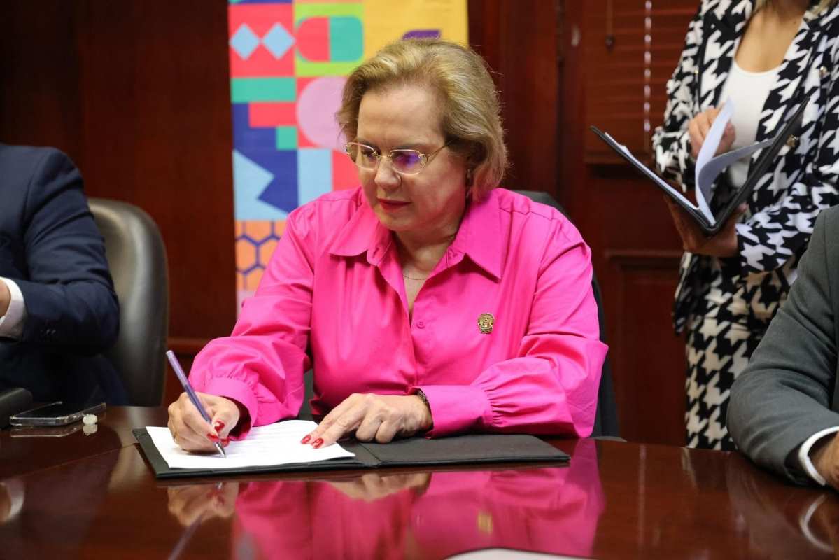 Buscan UACH y Congreso formar profesionistas comprometidos