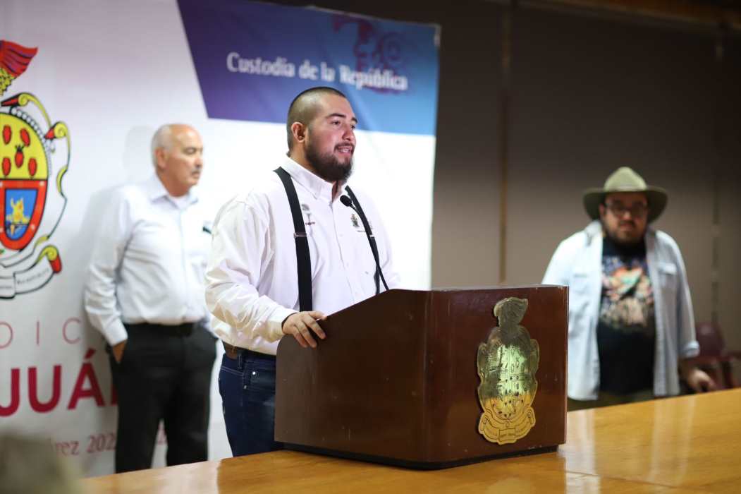 Anuncian becas para aspirantes a la UACJ