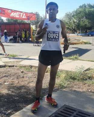 Obtiene agente municipal una medalla más durante “Carrera de la contaduría”
