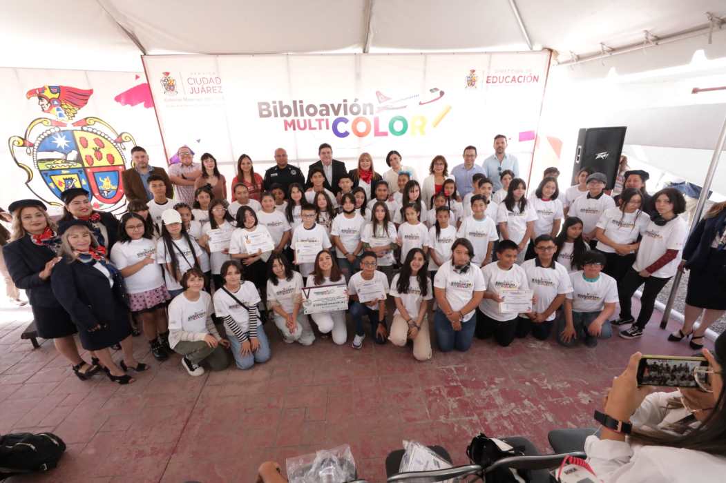 David Leonel Zubia obtuvo el primer lugar del concurso del biblioavion