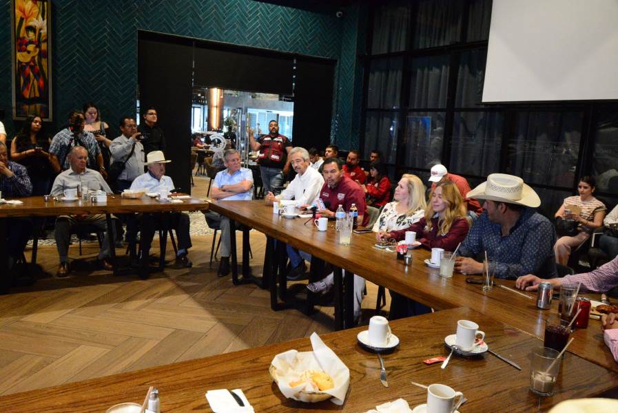 Cruz Pérez Cuéllar se compromete a seguir apoyando la ganadería