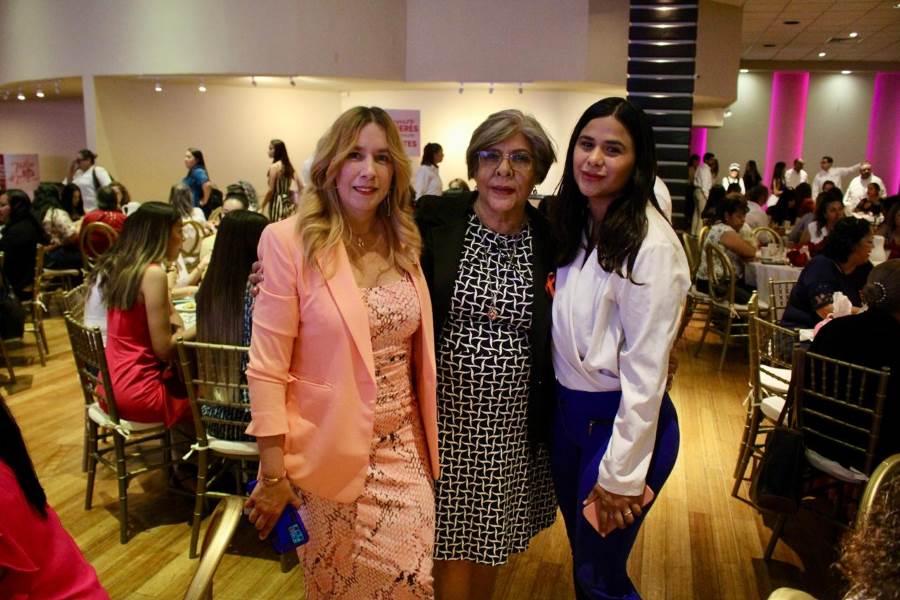 Participa Ana Estrada en reunión de mujeres