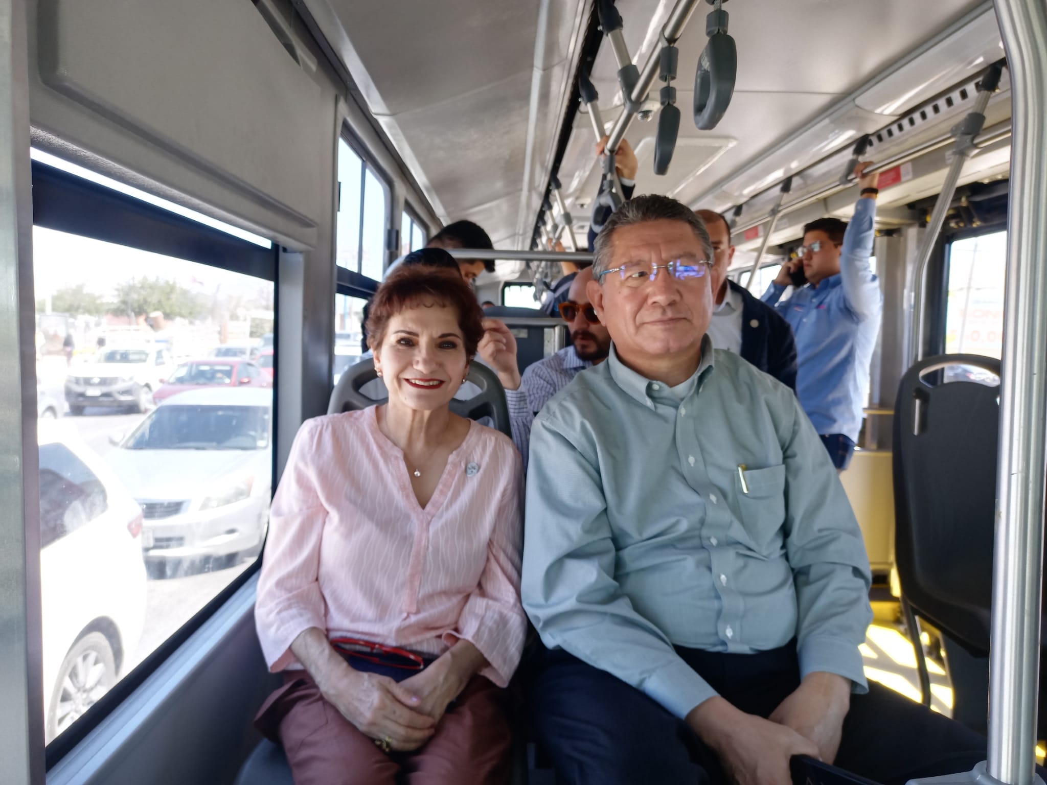 Complace a empresarios servicio del BRT 2.