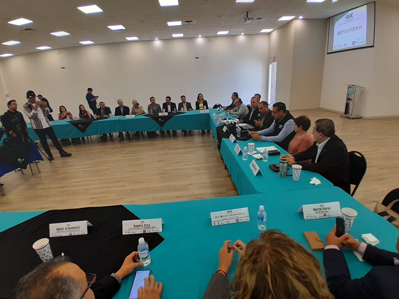 Formaliza CCE compromisos de candidatos a la alcaldía.