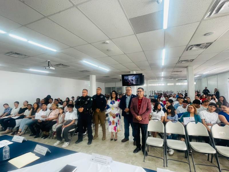 Jóvenes de secundaria y preparatoria graduaron del programa valórate de la SSPM