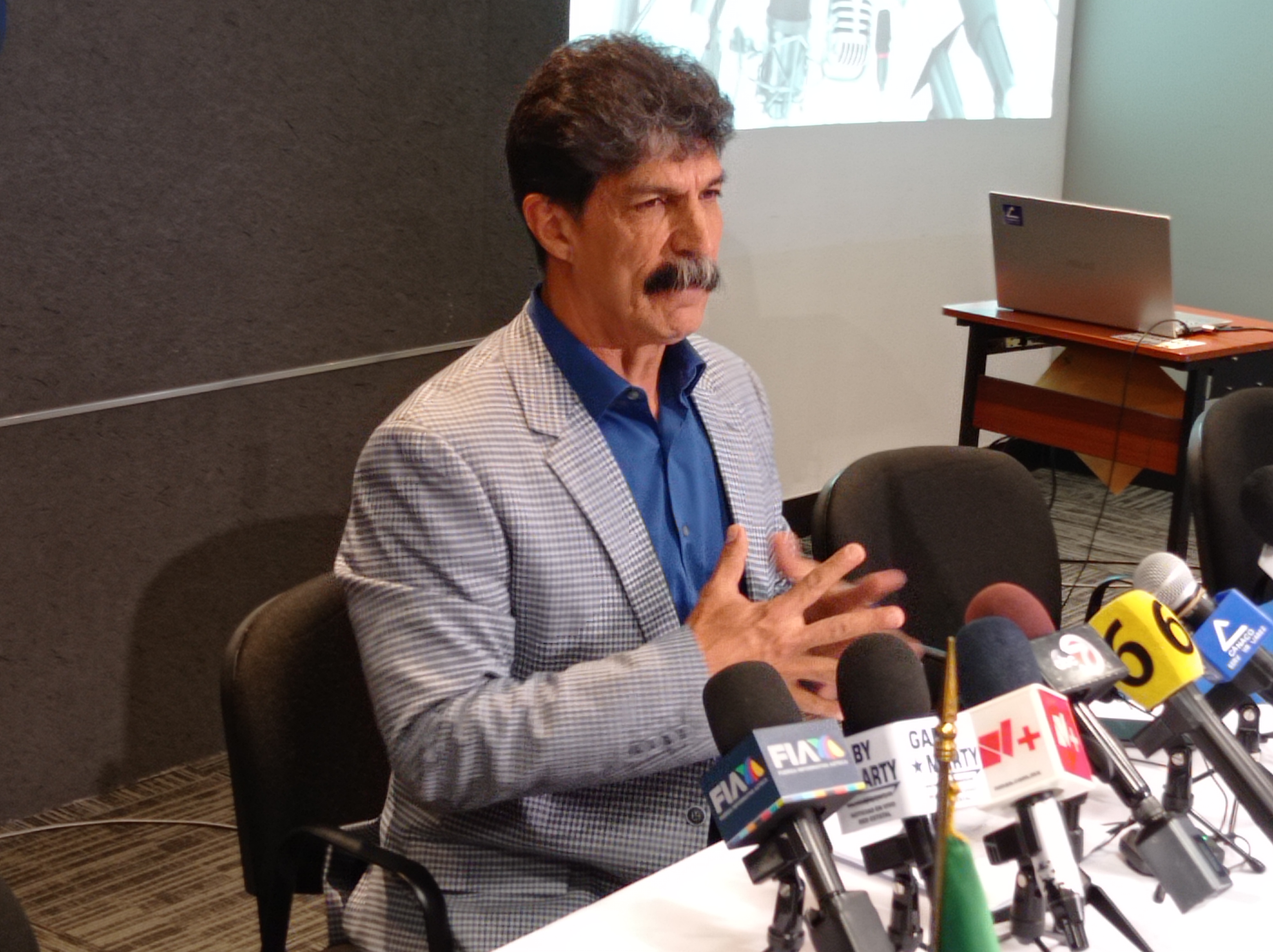 Celebran comerciantes fin a la emergencia por Covid; sobreviven a la imposición de lineamientos de operación.