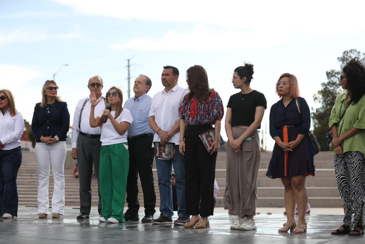 Celebran con éxito el Bazar Viva la Mujer en el Arte.