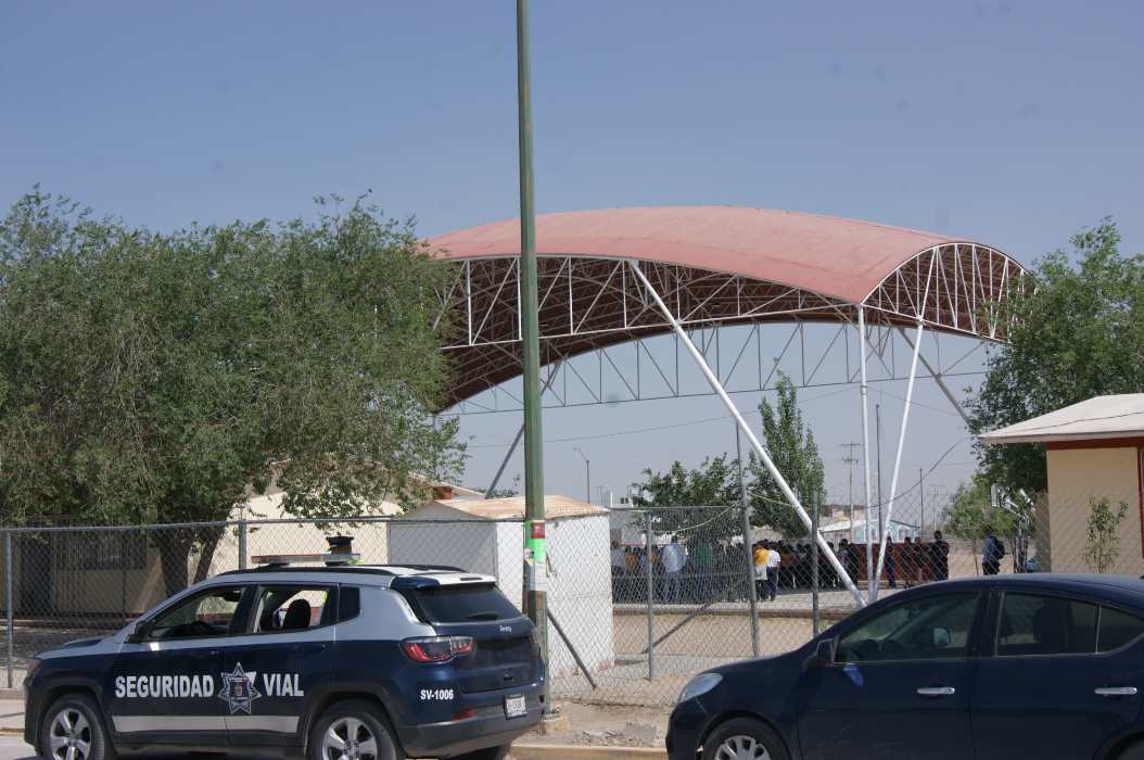 Entrega Presidente Municipal dos nuevos domos a escuelas públicas