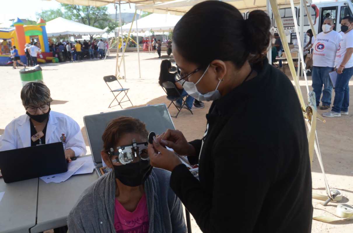 Atención Ciudadana beneficio a decenas de personas con lentes gratuitos