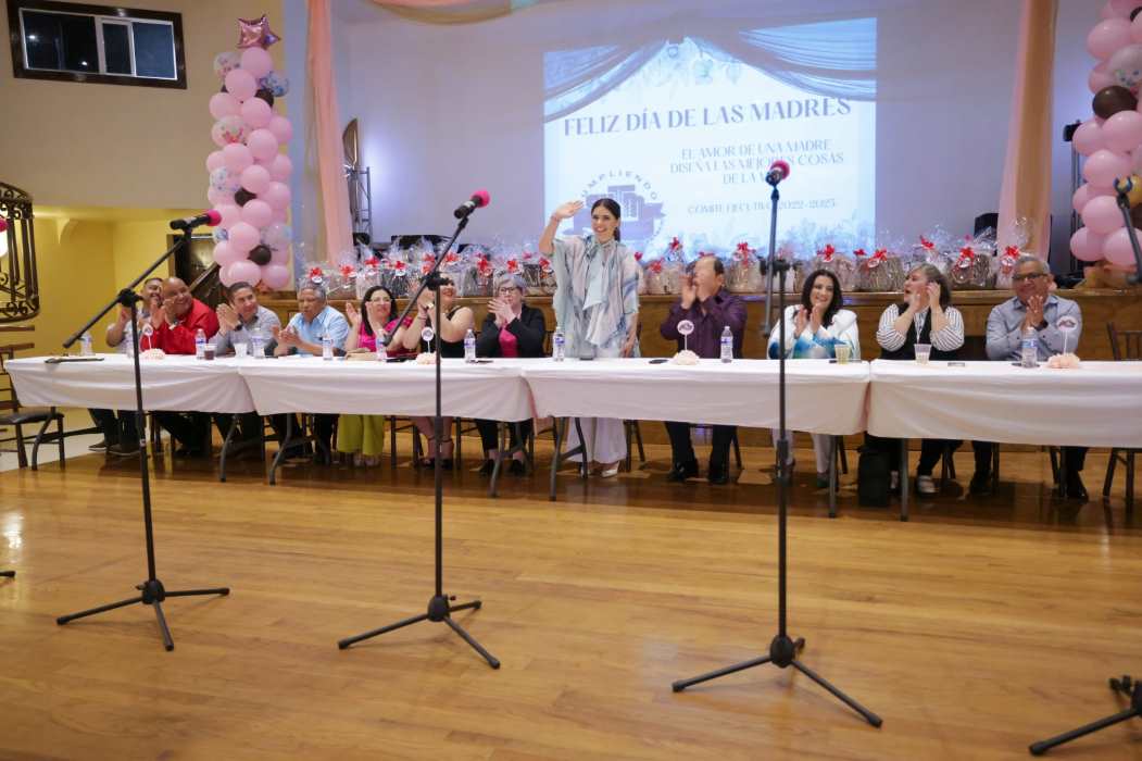 Participa presidenta del DIF en festejo del día de las madres del SUTM