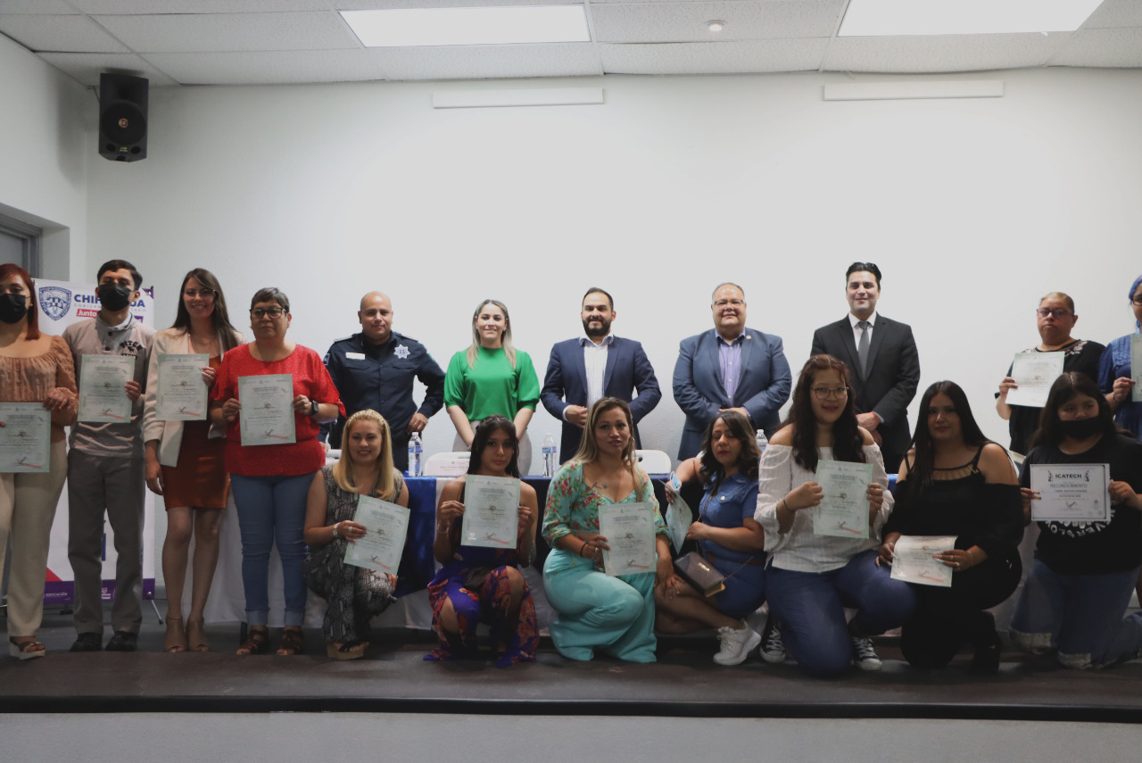 Familiares de policías terminaron curso del ICATECH para promover el autoempleo